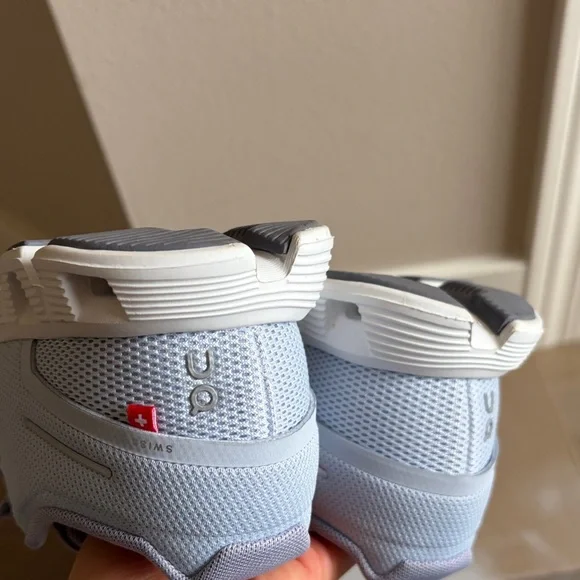 EUC on cloud 5 heather/fossil size 5.5 with original box and extra laces - Picture 12 of 16